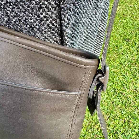 COACH Vintage Chelsea Zip Crossbody Bag Gray Leather Nickel Hardware 6000 EUC - Picture 15 of 16